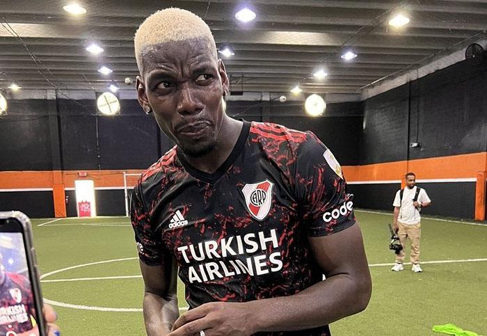 Furor por Pogba con la camiseta de River