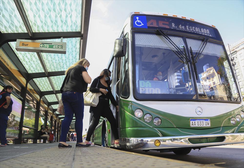 La poleacutemica por los subsidios al transporte se muda a Diputados