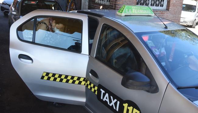 Rige en Santa Rosa el aumento de taxis y la bajada de bandera supera los 170 pesos