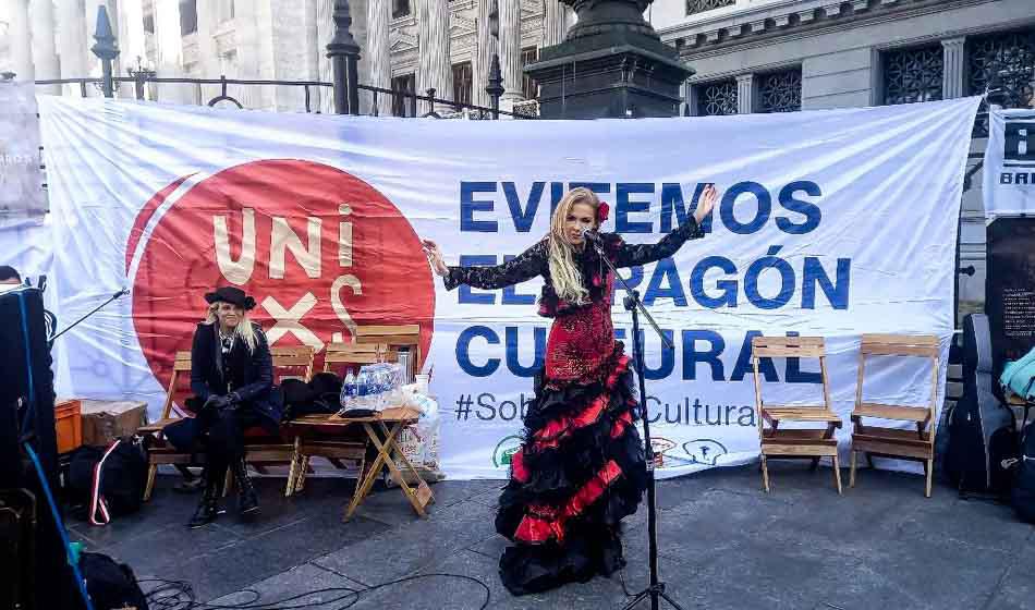 Un salvavidas para teatro cine muacutesica y bibliotecas