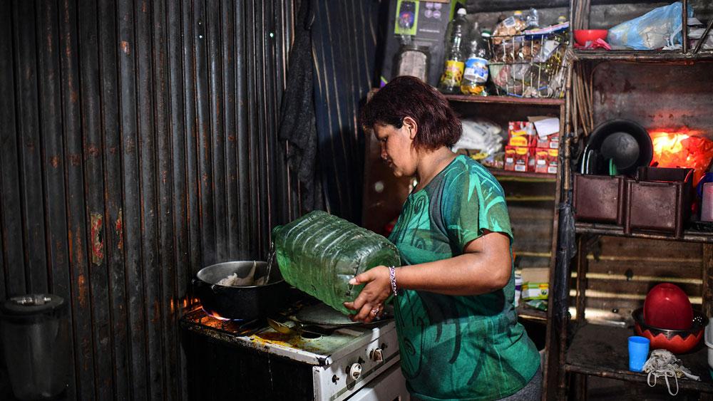 La Canasta Baacutesica subioacute 46-en-porciento-- una familia necesita casi 100000 para no ser pobre
