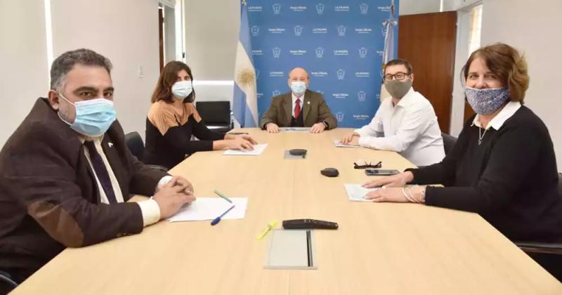 Convocaron a los gremios docentes a una reunioacuten con cuatro ministerios