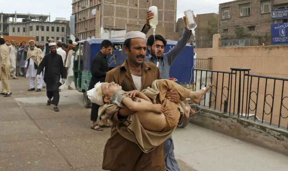Al menos 1000 muertos y cientos de heridos en un terremoto en Afganistaacuten