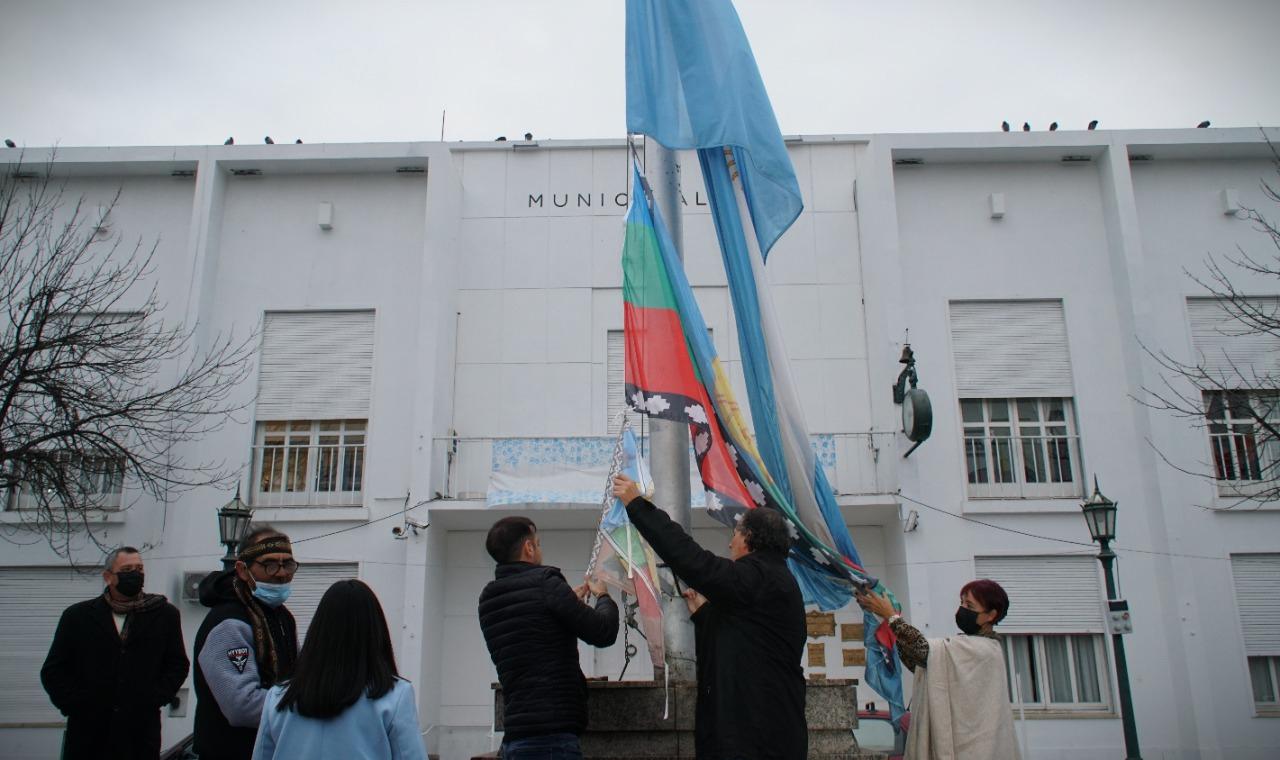 Wintildeoy Xipantu- izaron las banderas del pueblo mapuche en el municipio