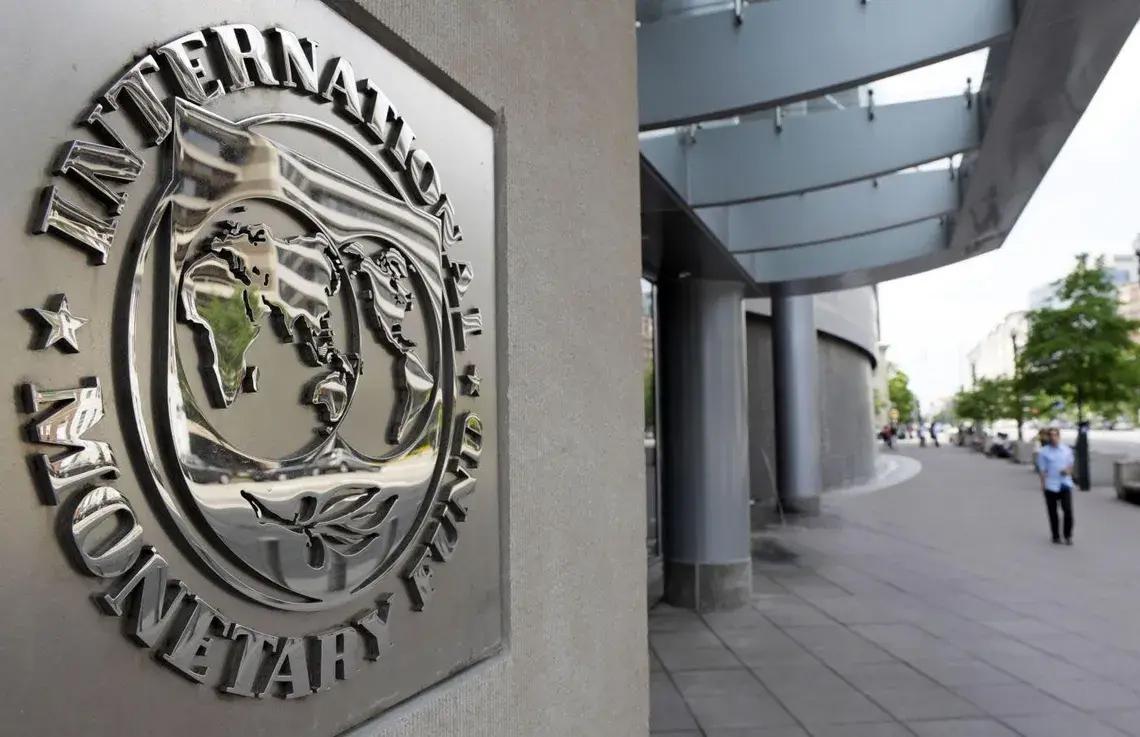 El Fondo Monetario aproboacute la primera revisioacuten del acuerdo y gira US 4100 millones