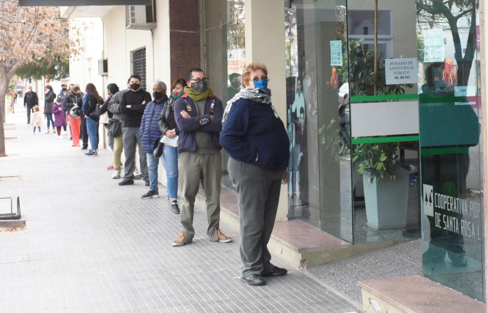 Antencioacuten al puacuteblico en la CPE desde las 9