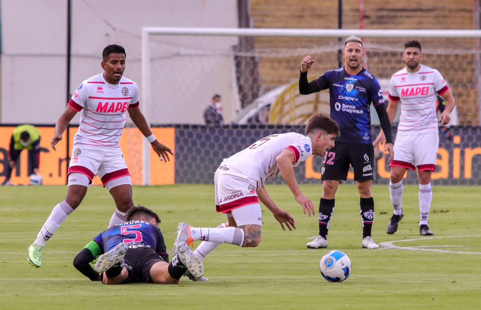 Lanuacutes perdioacute en el final en Quito