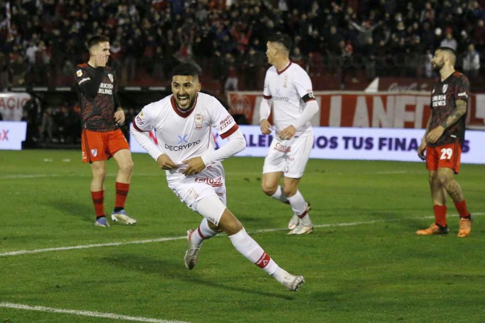 Huracaacuten fue maacutes que River en Parque Patricios