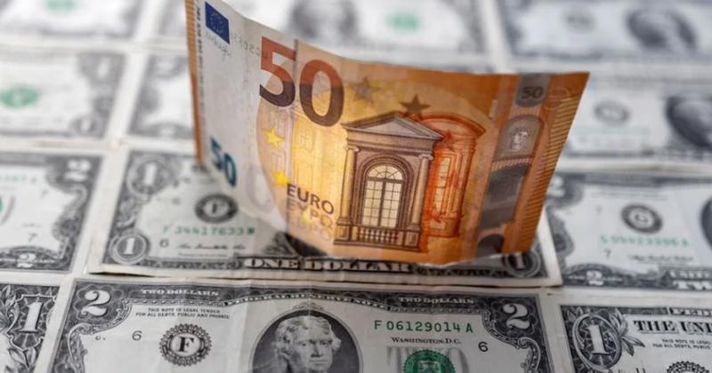 El euro y el doacutelar alcanzaron la paridad por primera vez en 20 antildeos