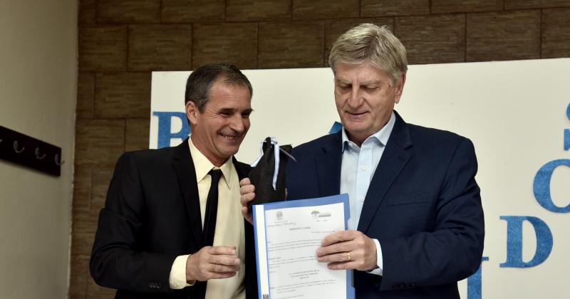 Basta de grietas el mensaje de Ziliotto al anunciar una obra eleacutectrica
