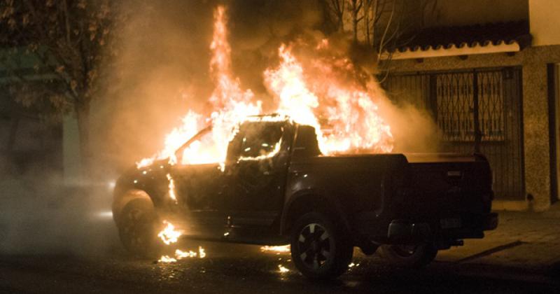 Una camioneta se incendioacute en el centro de Pico 