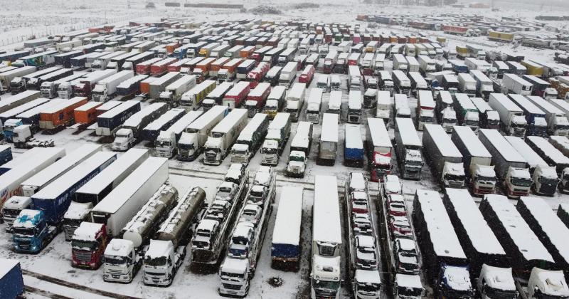 Mendoza- 2800 camiones varados por el temporal de nieve