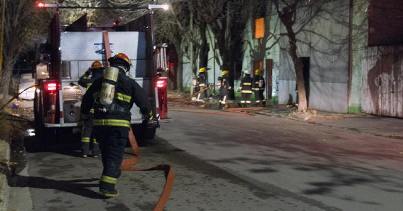 Dos muertos luego de un incendio provocado por una explosioacuten de gas en Pico