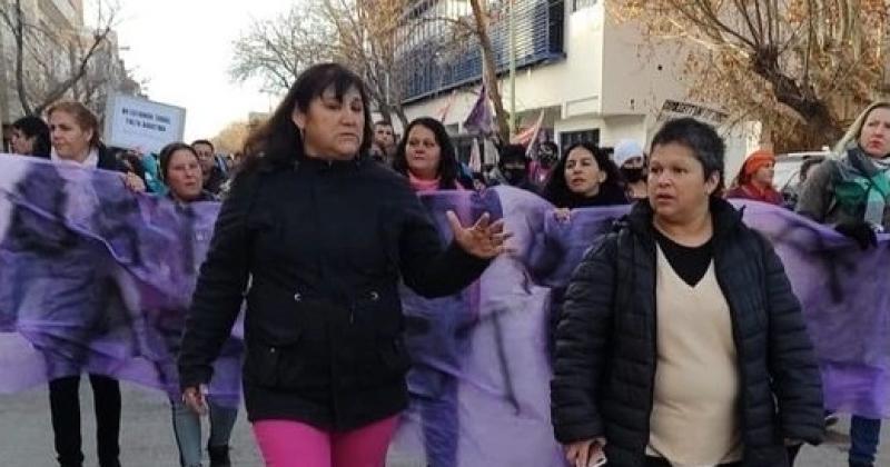 Marcharon en Cipolletti para reclamar justicia por el femicidio de Agustina Fernaacutendez