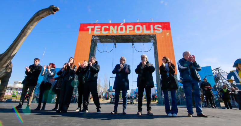 Fernaacutendez en la reapertura de Tecnoacutepolis- El futuro estaacute en el desarrollo del conocimiento