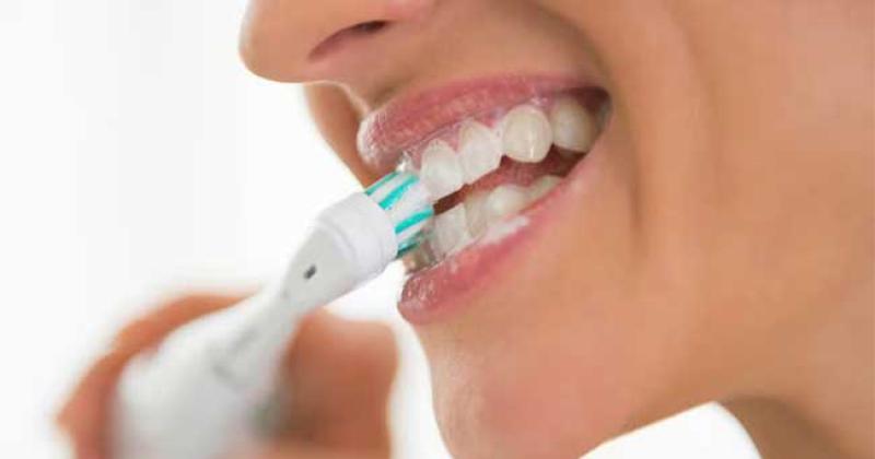 Coacutemo eliminar la placa dental (15 consejos para combatir el sarro)