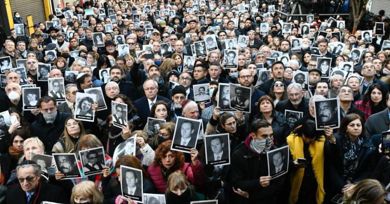 A 28 antildeos del atentado la AMIA advirtioacute que la causa judicial es un fracaso humillante