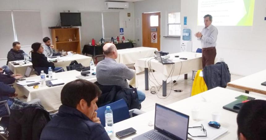 Evaluacutean responsabilidad empresarial en actividad hidrocarburiacutefera