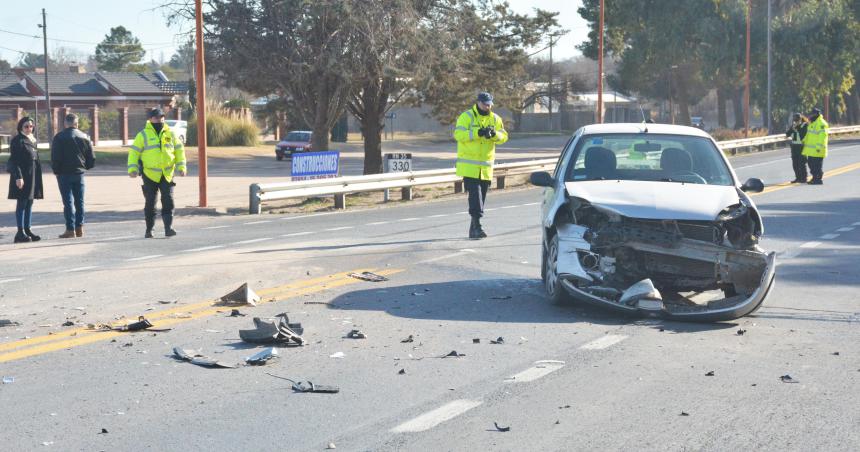 Chocaron un auto y un utilitario  sobre la ruta 35