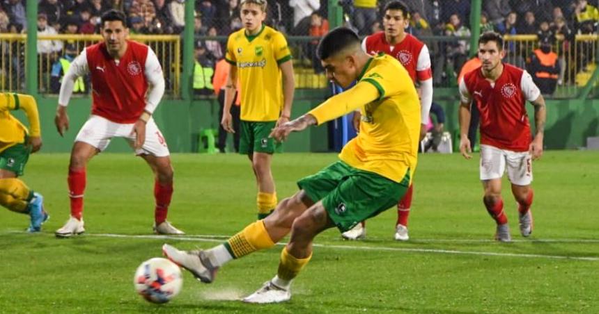 Defensa y Justicia profundizoacute el momento del Rojo