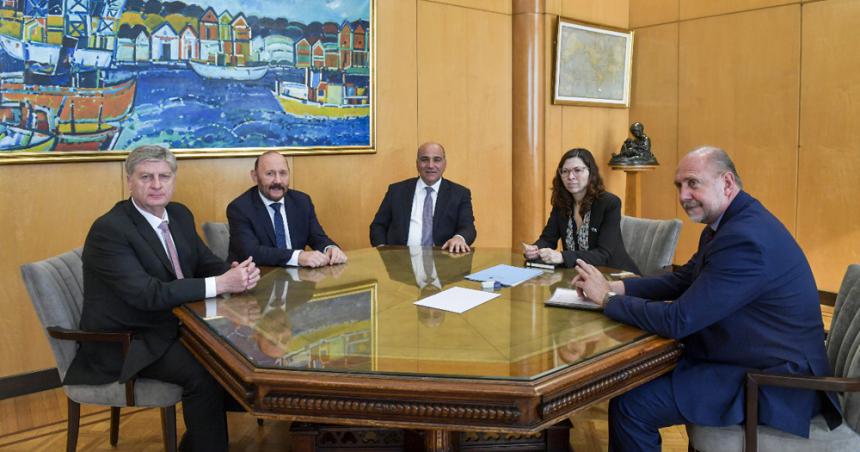 Ziliotto en Buenos Aires se reunioacute con Manzur de Pedro y Batakis