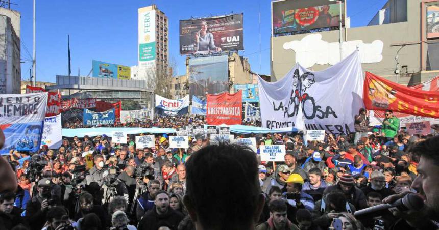 Centrales sindicales y organizaciones sociales se movilizan ante la crisis