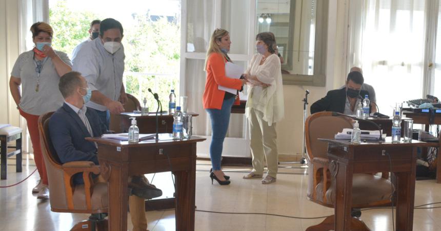 Concejales preguntan si hay una conexioacuten clandestina de liacutequidos  