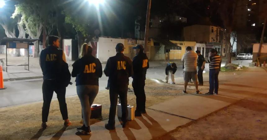 Una mujer asesinada y su hija grave al quedar en medio de una balacera narco