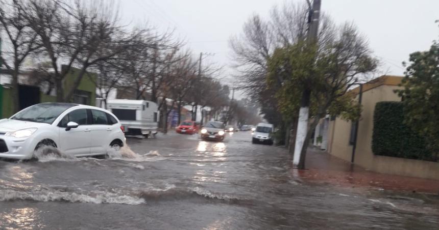 Un chaparroacuten que descargoacute casi 20 miliacutemetros generoacute varios problemas en la ciudad