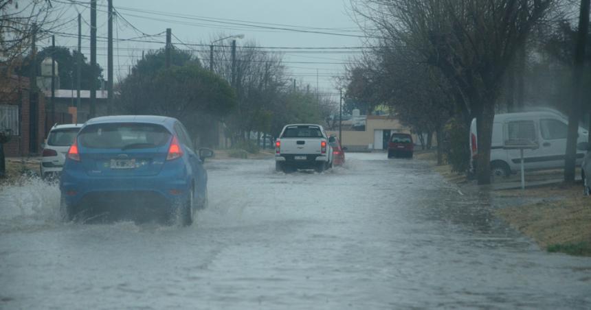 Un chaparroacuten que descargoacute casi 20 miliacutemetros generoacute varios problemas en la ciudad