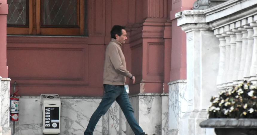Renuncioacute Gustavo Beacuteliz y lo reemplaza Marcoacute del Pont