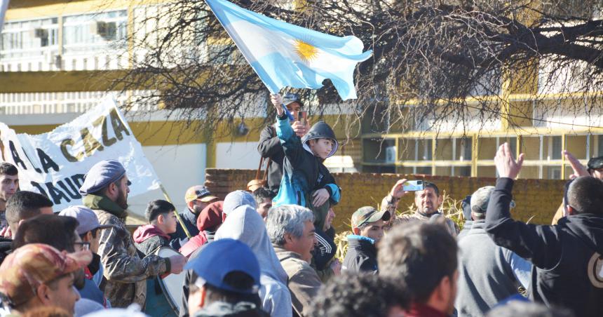 Se movilizaron cazadores a Casa de Gobierno
