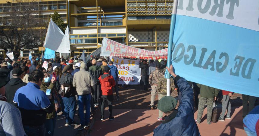 Se movilizaron cazadores a Casa de Gobierno