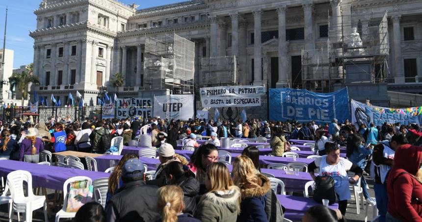 Barrios de Pie llevoacute su reclamo al Congreso y denuncioacute que el campo busca desestabilizar