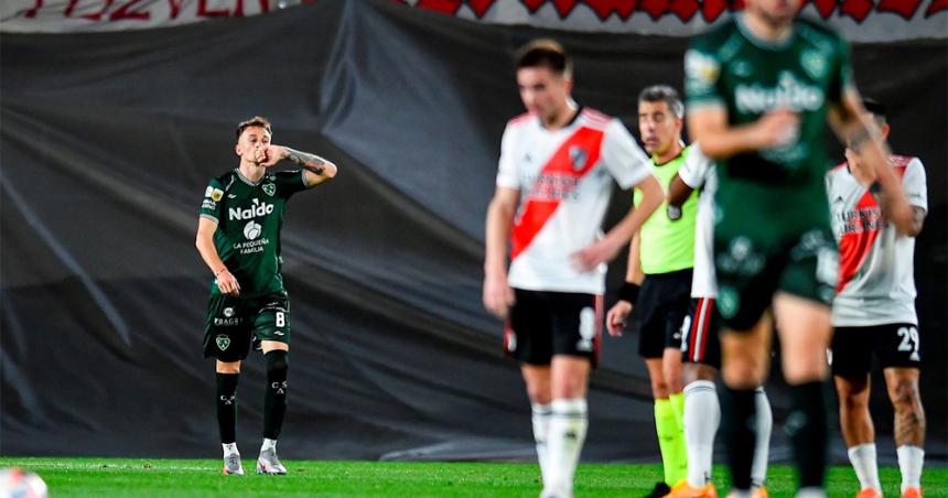 Sarmiento de Juniacuten dio el golpe ante River en el Monumental