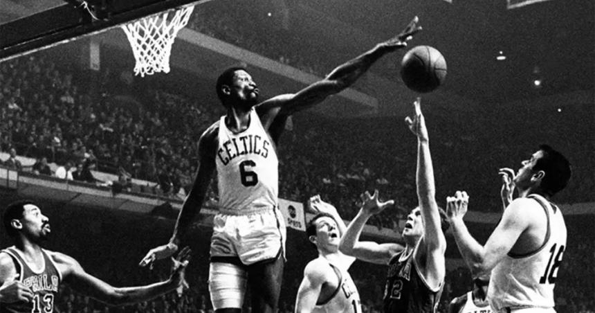 Murioacute Bill Russell leyenda de la NBA
