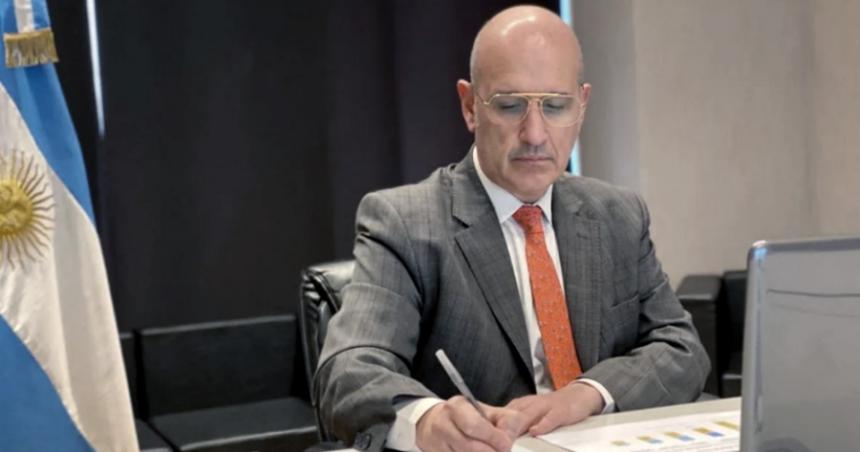 Massa anuncioacute algunos los nombres que lo acompantildearaacuten con Rauacutel Rigo en Hacienda