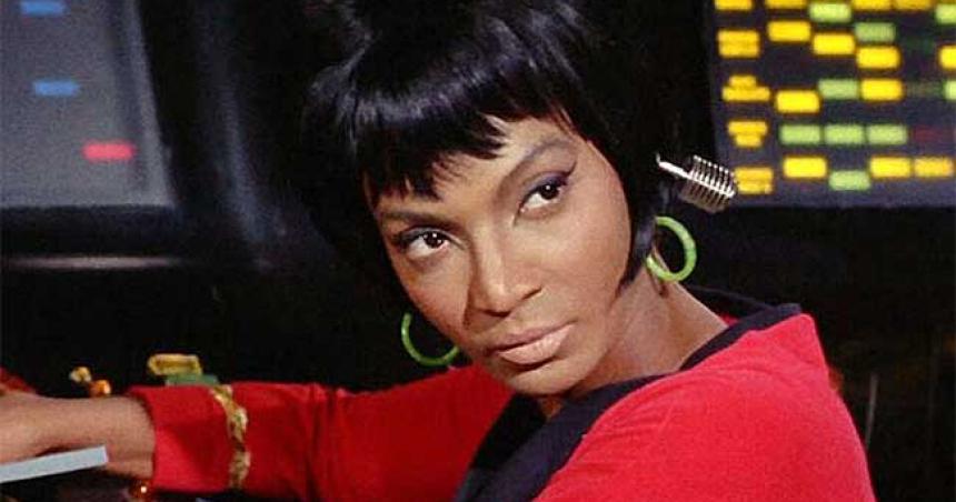 Murioacute Nichelle Nichols la teniente Uhura de Star Trek