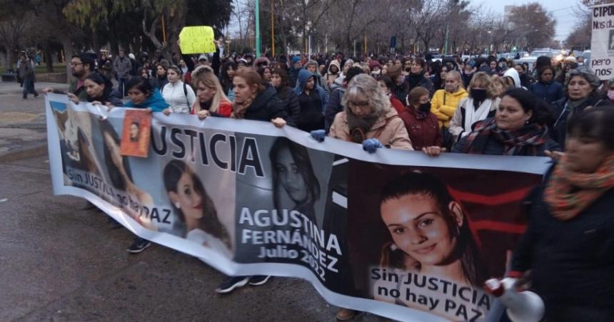 Marcharon en Cipolletti para reclamar justicia por Agustina Fernaacutendez