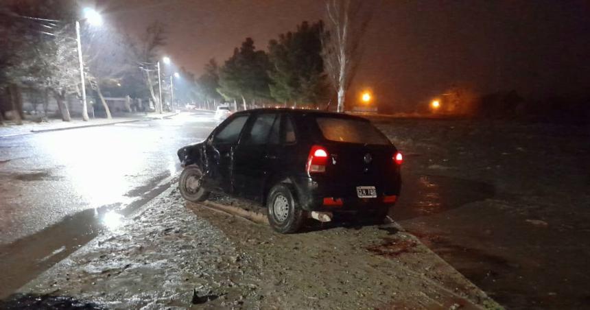 Siniestro vial con dos joacutevenes alcoholizados en 25 de mayo