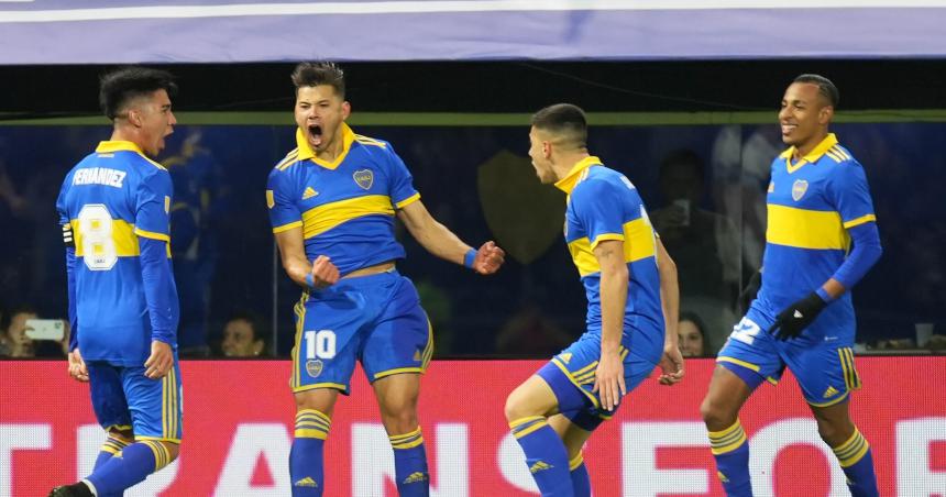 Boca ganoacute y se acerca a la cima