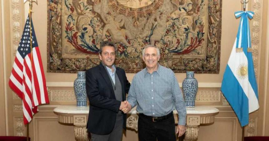  Massa se reunioacute con el embajador de Estados Unidos