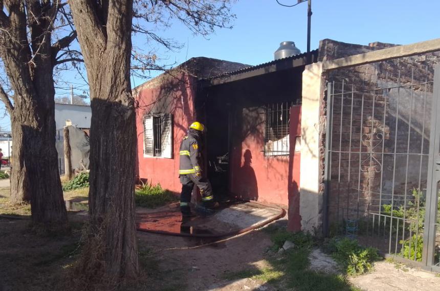Un incendio causoacute destrozos en una vivienda de Villa Parque 