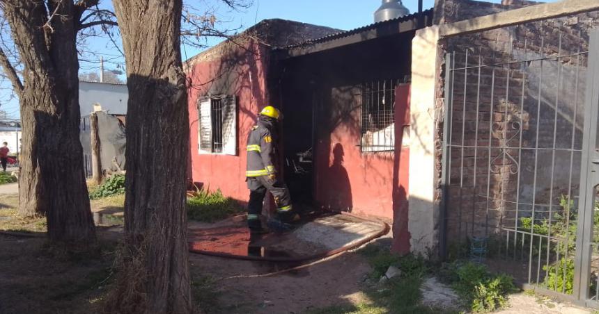 Un incendio causoacute destrozos en una vivienda de Villa Parque 
