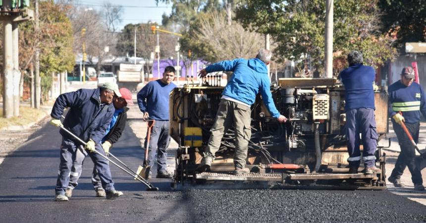 Comenzaron a repavimentar la calle Sergio Loacutepez