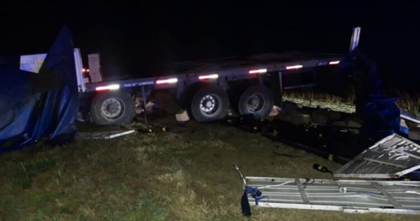Despistoacute un camioacuten cargado con vino sobre la ruta nacional 188