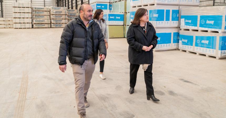 La ministra Gonzaacutelez visitoacute la planta de produccioacuten de Advance