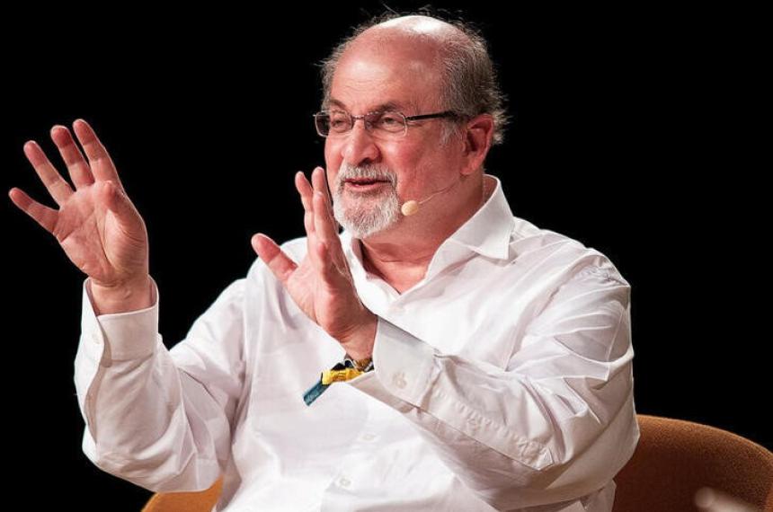 Rushdie sigue en estado criacutetico pero sin respirador
