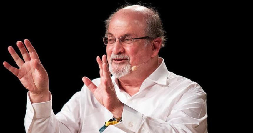 Rushdie sigue en estado criacutetico pero sin respirador