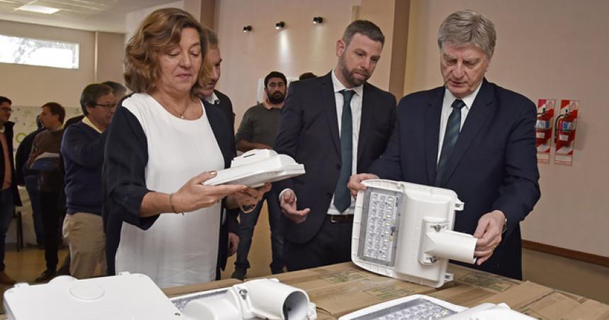 Firmaron convenios para migrar el alumbrado puacuteblico a la tecnologiacutea LED